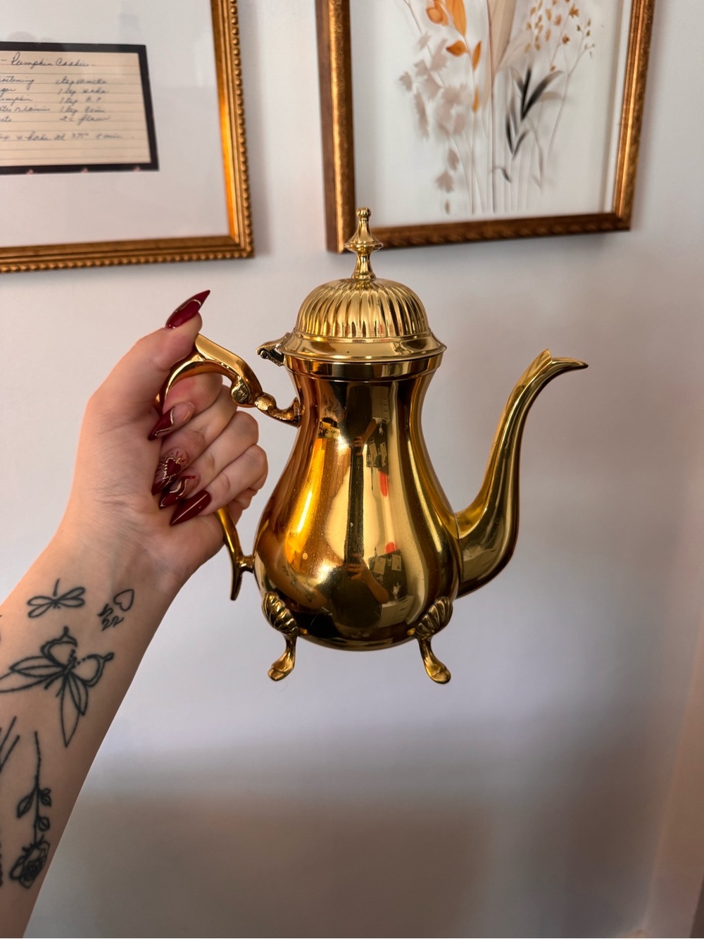 Gold Decorative Coffee Pot – Elegant Brass-Style Tea Kettle
